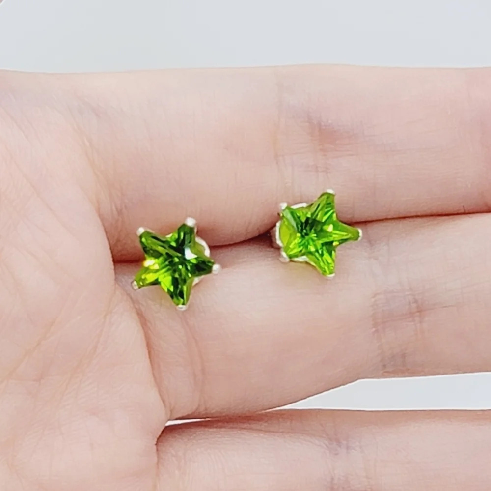 New Green Star CZ earrings - Picture 1 of 6